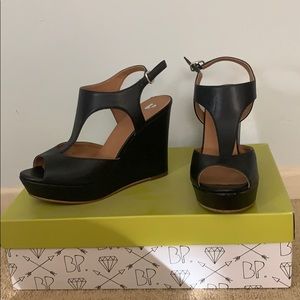 Black wedges